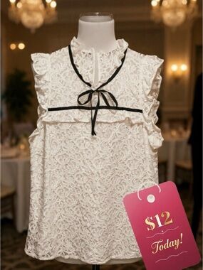 🍓New York & Co  Lace Sleeveless Blouse w/ Black Bow🍓Buy 3/$69items with 🍓
